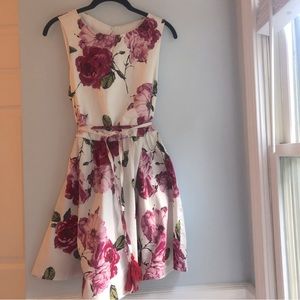 XL floral dress. Very cute and simplistic style!